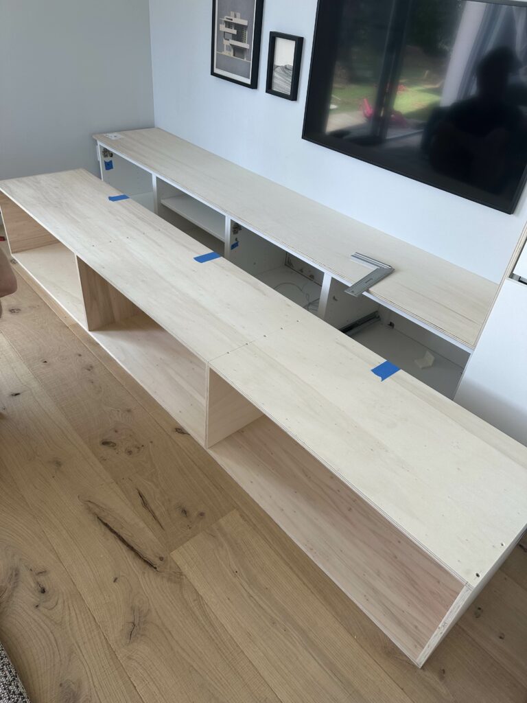 assemblage contreplaqué meuble TV DIY